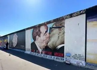Mural “O Beijo”, de Dimitri Vrubel, na East Side Gallery.