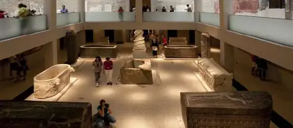 Sala de exposição do Neues Museum.